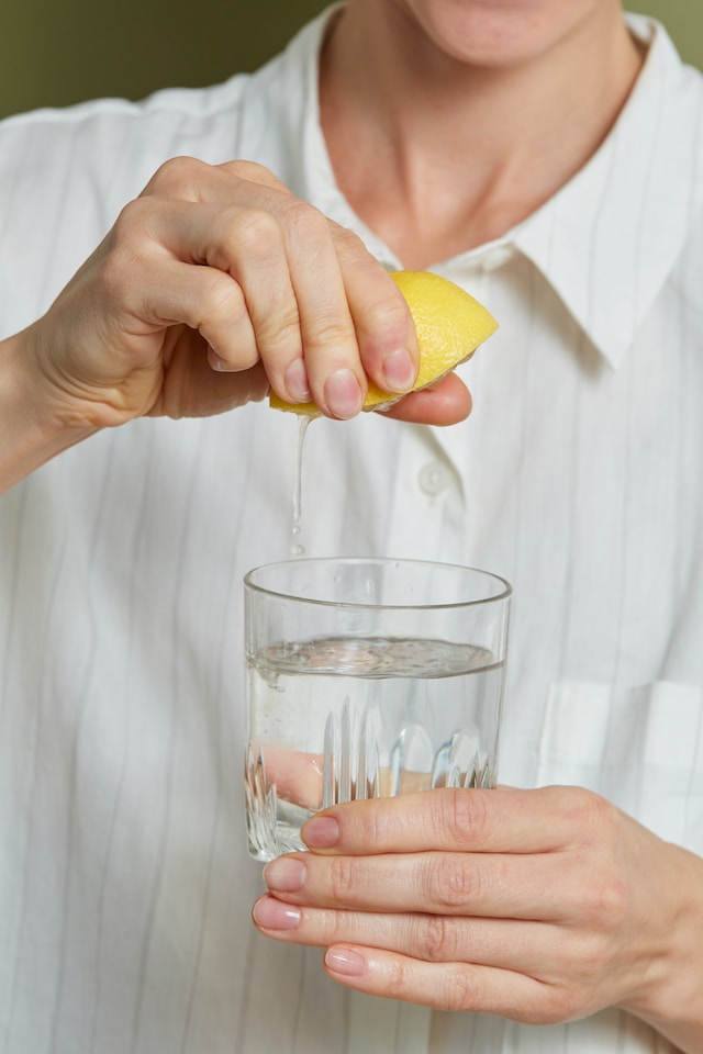 10 reasons to drink lemon water 05