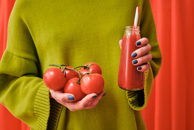 Benefits of Drinking Tomato Juice: 5 Healthy Reasons to Sip On